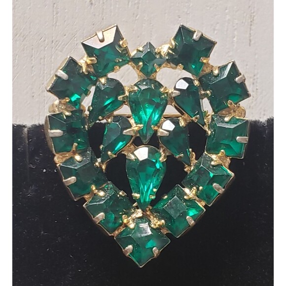 Vintage Emerald Green Rhinestone Heart Prong Set Gold Tone Brooch - Picture 3 of 16